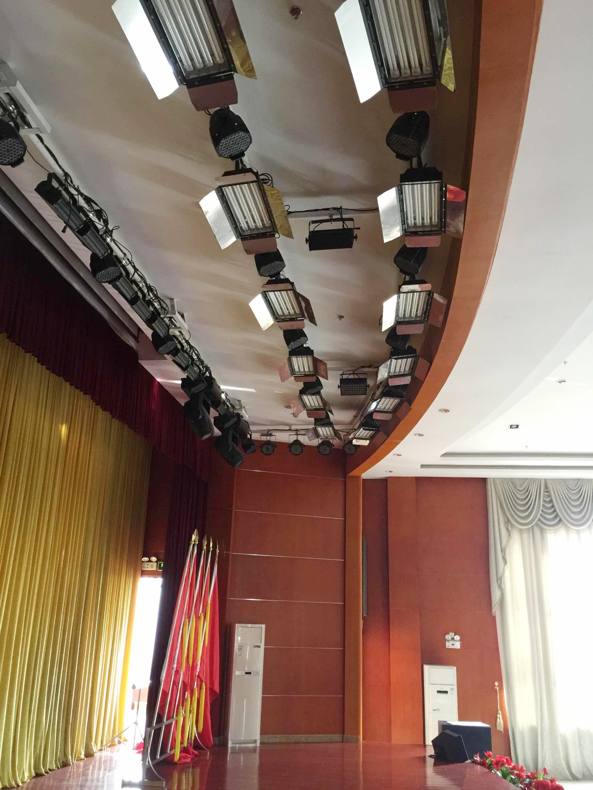 广州市某集团公司舞台灯光音响改造
